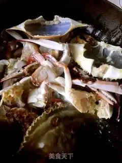Make Homemade chili crabs step 3