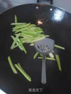 Make Celery fried meat step 3