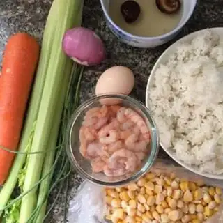 Make Shrimp-coloured rice step 0