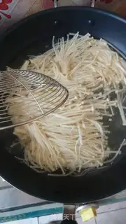 Make Frozen needle mushrooms step 1