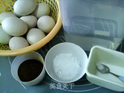 Make Homemade non-leaded eggs step 0