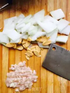 Make Shrimp-skinned chicken chest soup step 0