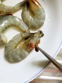 Make Spicy shrimp step 1