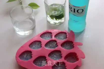 Make Mint blueberry cocktails step 2