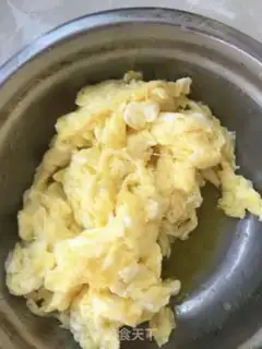 Make Tomato fried eggs step 2