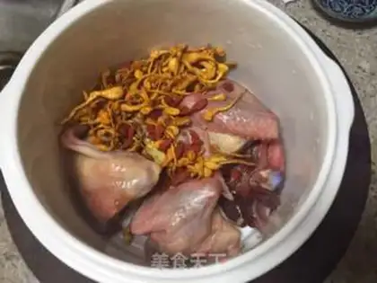 Make The water-stealing vermin and the white pigeon soup step 2