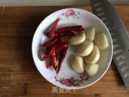 Make Garlic peppers and emptiness step 2