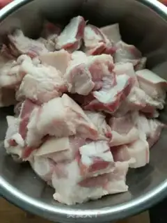 Make The entrance is red meat step 0