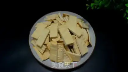 Make Soy sauce dry tofu step 1