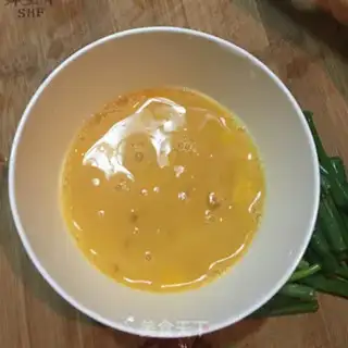 Make Egg fried river powder step 1
