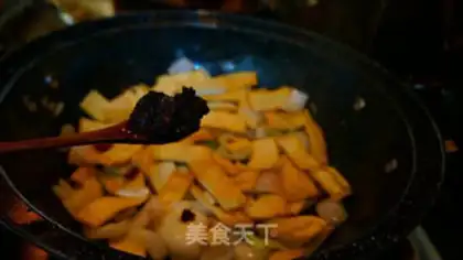Make Soy sauce dry tofu step 13