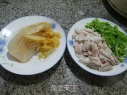 Make Spicy pork sauerkraut step 0