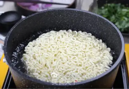 Make Stone pot noodle step 2