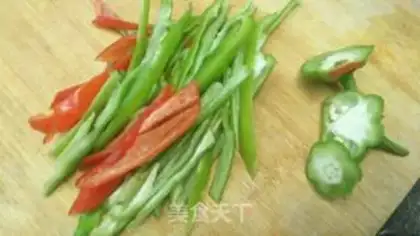 Make Pepper fried sausage step 1