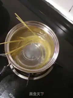 Make Cheese sauce bacon pasta step 1