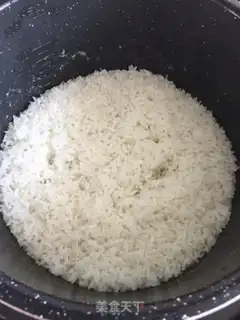 Make Shrimp-skinned vegetable and gold rice step 0