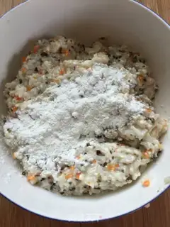 Make Shrimp-skinned vegetable and gold rice step 8