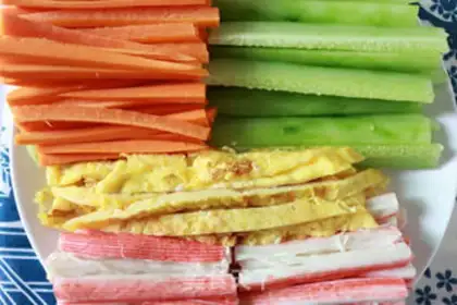Make Japanese hand roll sushi step 3