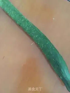 Make cucumber with green bean skin step 1