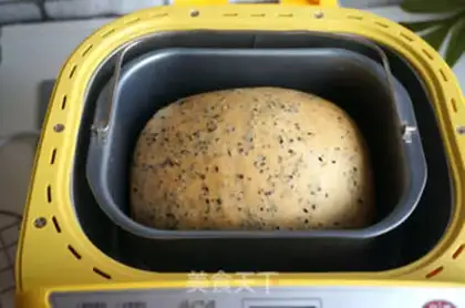 Make One-key black sesame toast step 6