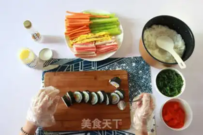 Make Japanese hand roll sushi step 8
