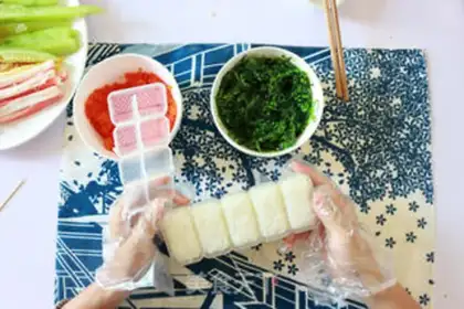 Make Japanese ship Sushi step 3