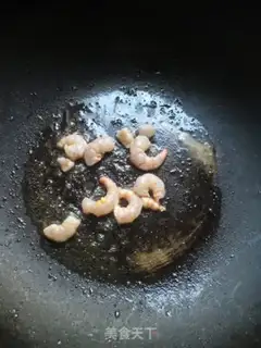 Make Pumpkin shrimp fried rice step 2