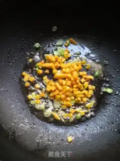 Make Pumpkin shrimp fried rice step 4