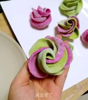 Make Rose rolls step 3