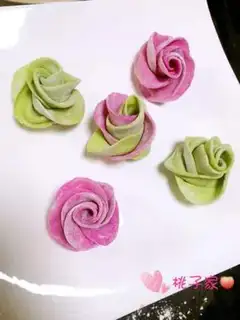 Make Rose rolls step 4