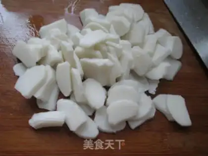 Make Chicken-legged pastry soup step 1