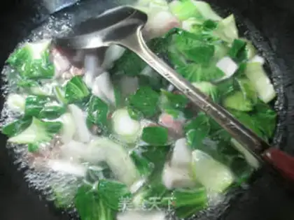 Make Chicken-legged pastry soup step 4