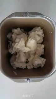 Make Chinese rose bread step 1