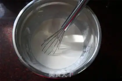 Make Sweet coconut horse hoof cake step 1
