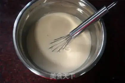 Make Sweet coconut horse hoof cake step 3