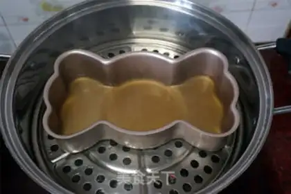 Make Sweet coconut horse hoof cake step 5