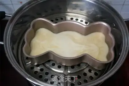 Make Sweet coconut horse hoof cake step 6