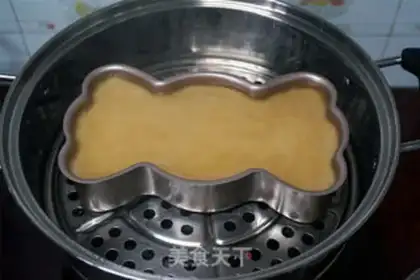 Make Sweet coconut horse hoof cake step 7