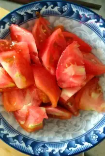 Make Tomato fried eggs step 1