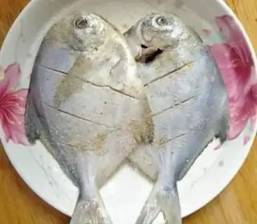 Make Dry-fried piranhas step 1