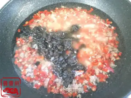 Make Spicy bean drum beef sauce step 8
