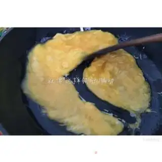 Make Tomato fried eggs step 6