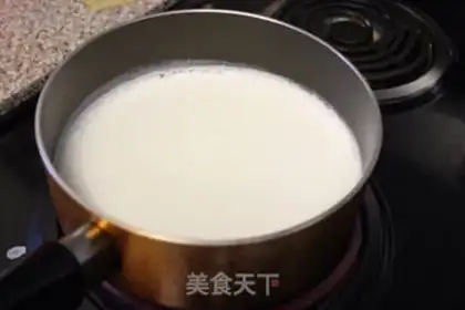 Make Homemade double-skinned milk step 1