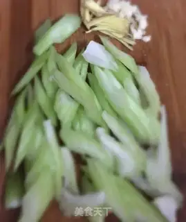 Make Beef fried celery step 1