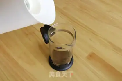 Make Coffee and milk bar ice step 1