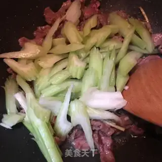 Make Beef fried celery step 4