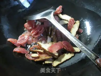 Make Dry sausages and bean noodles step 2
