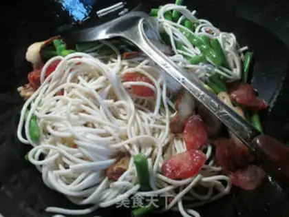 Make Dry sausages and bean noodles step 3