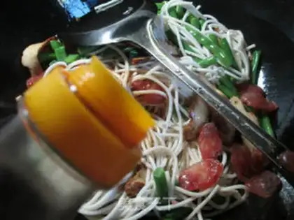 Make Dry sausages and bean noodles step 4