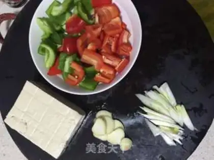 Make Old tofu with chili sauce step 0